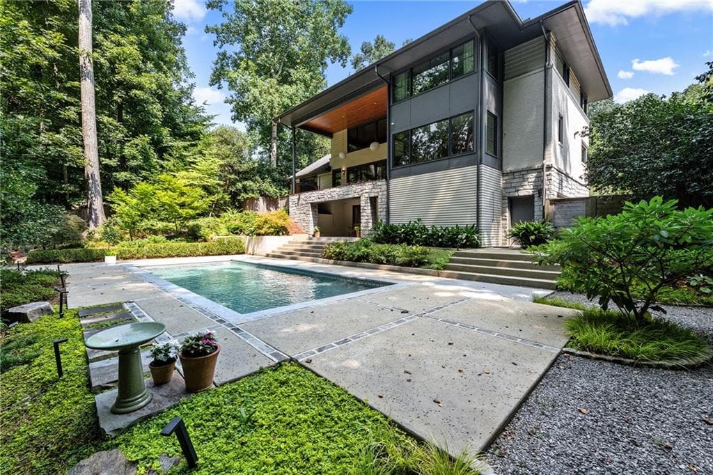 5 bedroom, 3 bathroom, 4,772 sq ft single family residence under contract at 878 Barton Woods Road, Atlanta, GA 30307 — photo 2