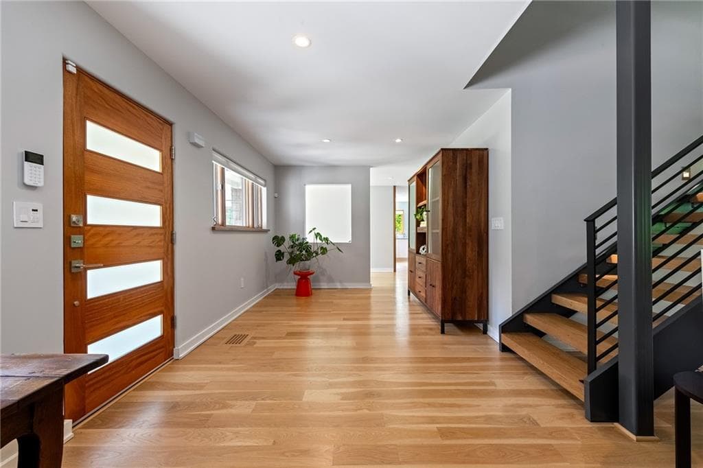 5 bedroom, 3 bathroom, 4,772 sq ft single family residence under contract at 878 Barton Woods Road, Atlanta, GA 30307 — photo 4