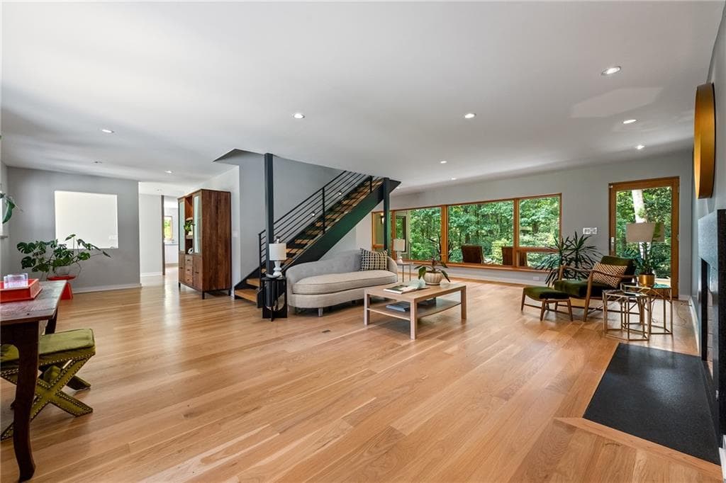 5 bedroom, 3 bathroom, 4,772 sq ft single family residence under contract at 878 Barton Woods Road, Atlanta, GA 30307 — photo 5