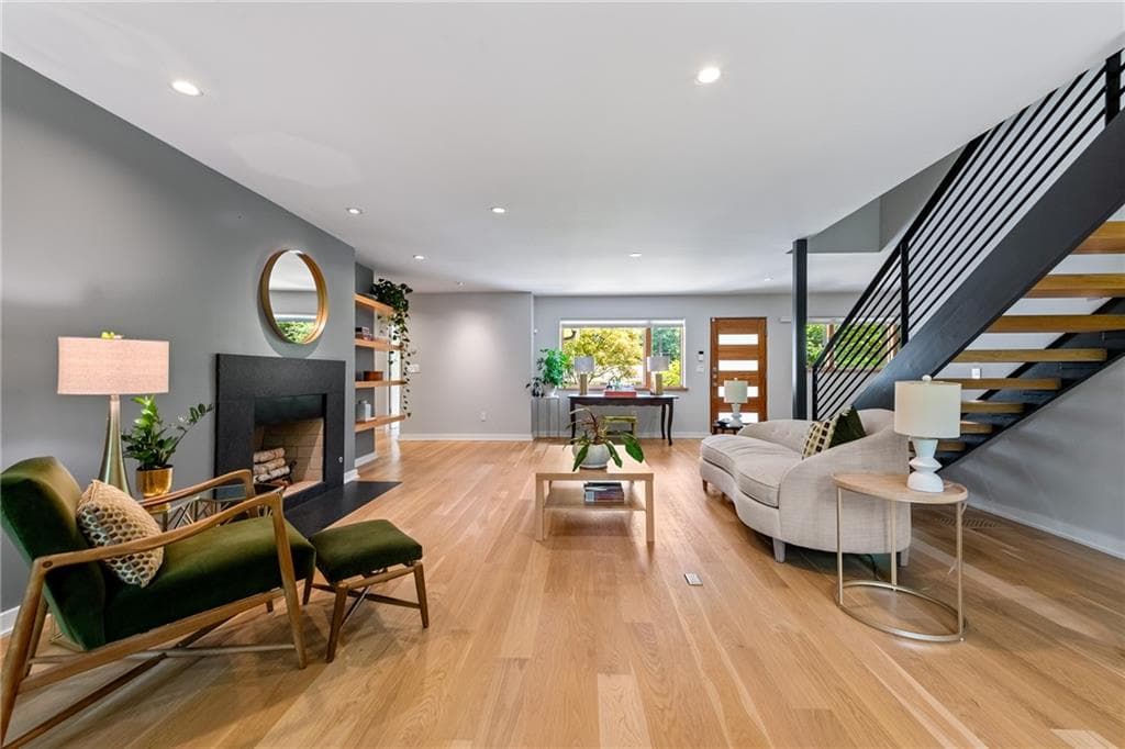 5 bedroom, 3 bathroom, 4,772 sq ft single family residence under contract at 878 Barton Woods Road, Atlanta, GA 30307 — photo 9
