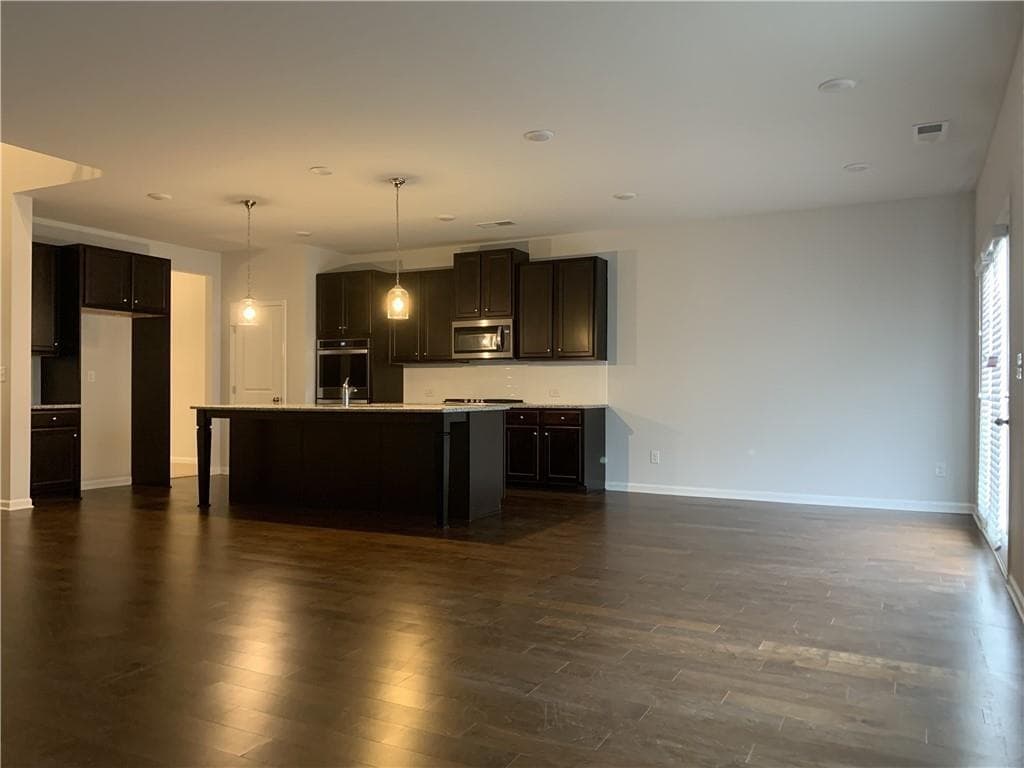 4 bedroom, 3 bathroom, 2,908 sq ft single family residence for rent at 430 Broadmoor Drive, Braselton, GA 30517 for $2,300 a month — photo 4