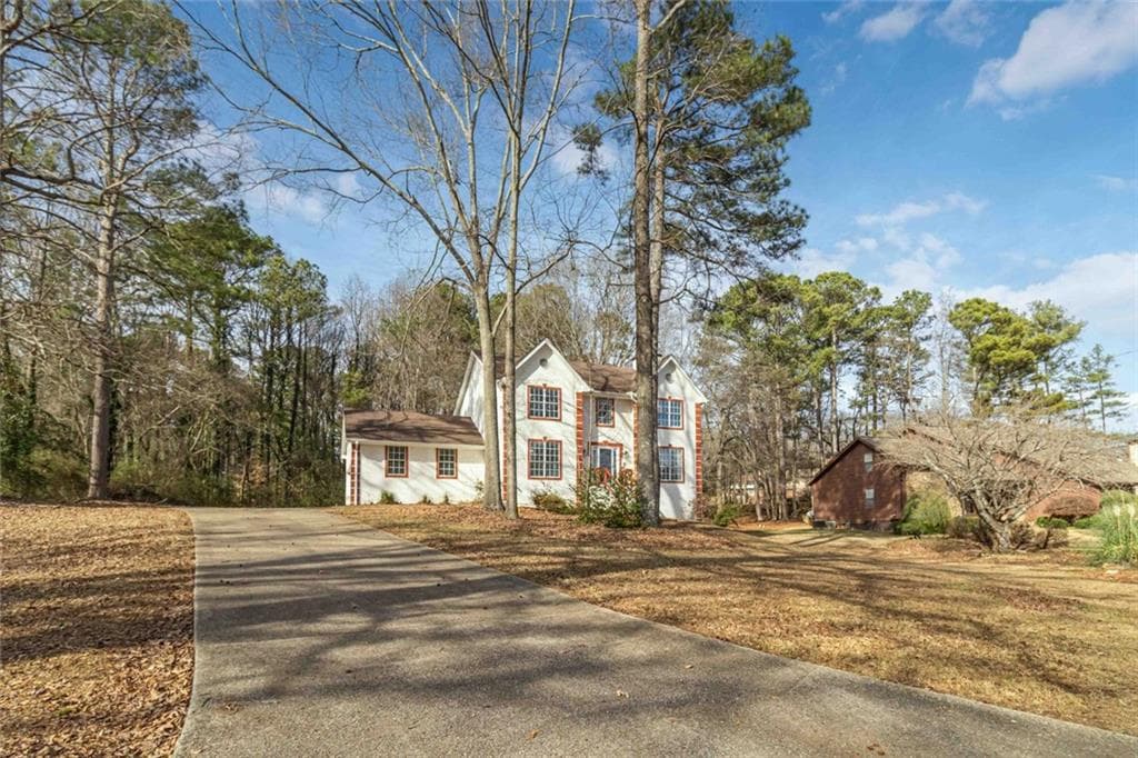 4 bedroom, 3 bathroom, 4,396 sq ft single family residence under contract at 2119 Tudor Castle Way, Decatur, GA 30035 — photo 3