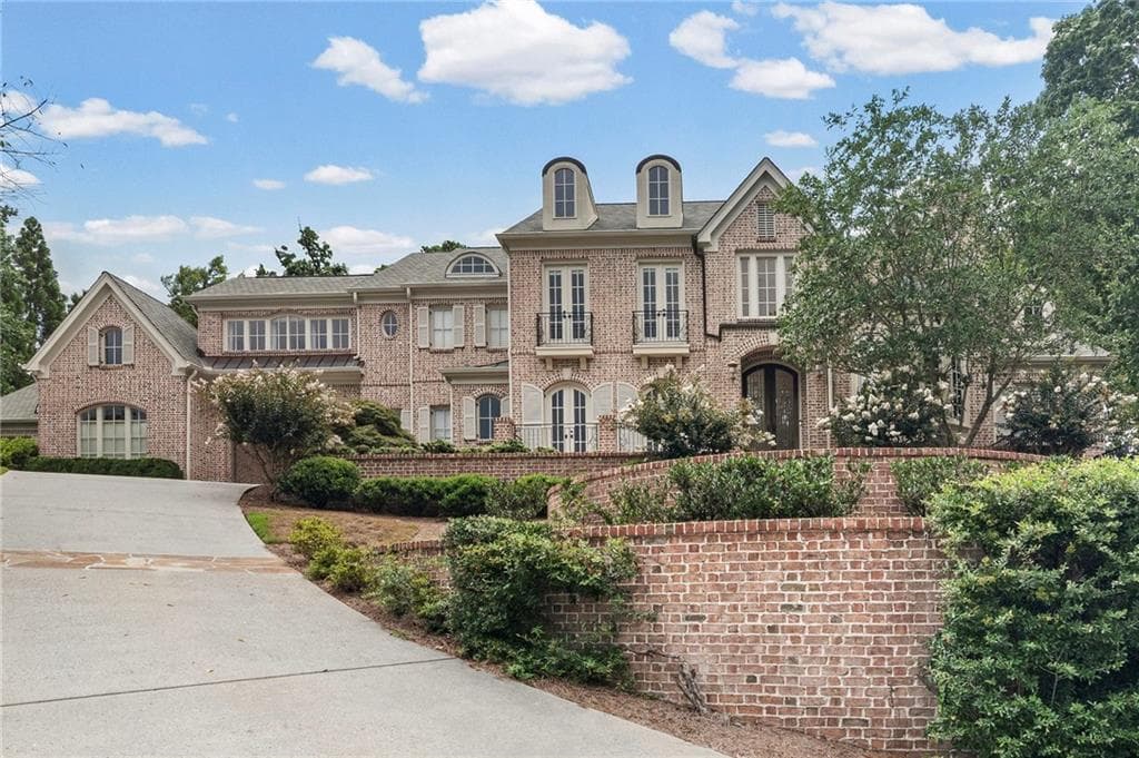 6 bedroom, 8 bathroom, 8,294 sq ft single family residence for sale at 5495 Claire Rose Lane, Sandy Springs, GA 30327 — photo 3