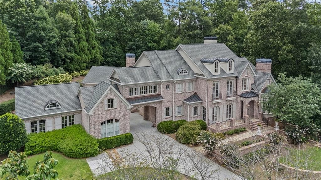 6 bedroom, 8 bathroom, 8,294 sq ft single family residence for sale at 5495 Claire Rose Lane, Sandy Springs, GA 30327 — photo 6