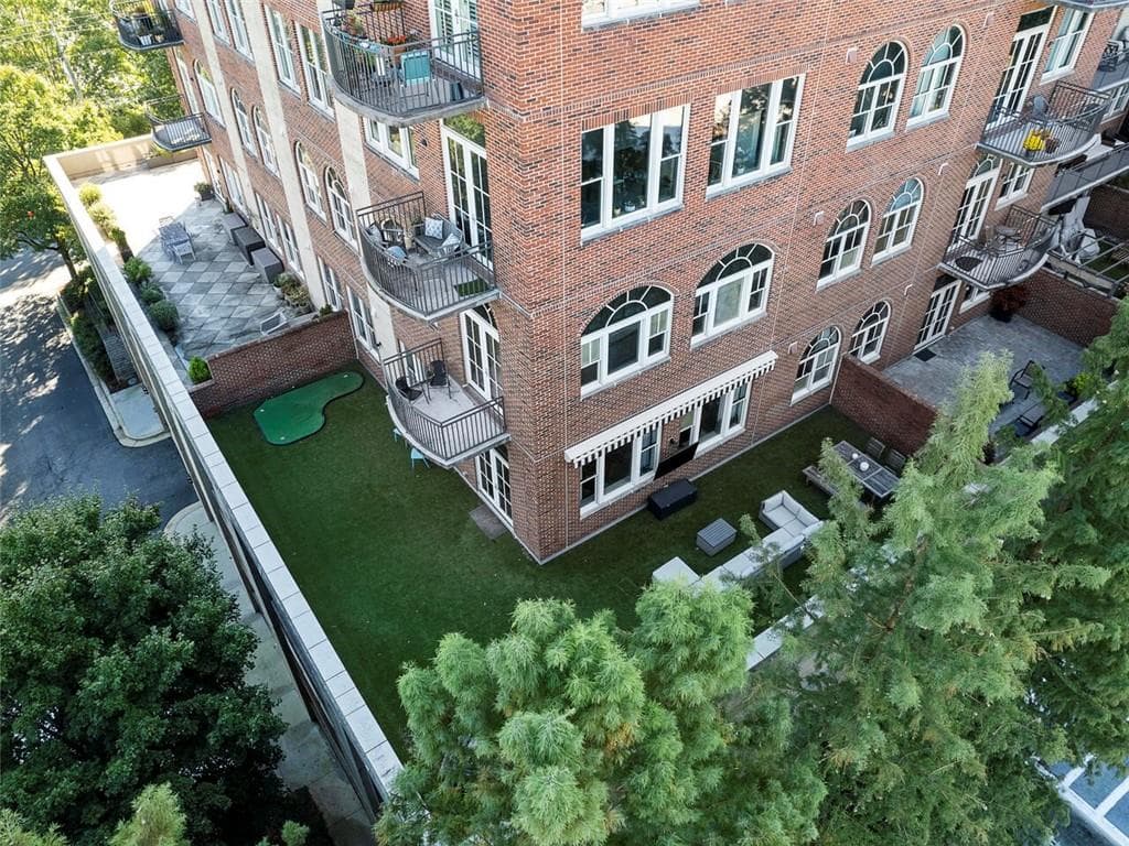 2 bedroom, 2 bathroom, 1,358 sq ft condominium for sale at 3180 Mathieson Drive 506, Atlanta, GA 30305 — photo 2