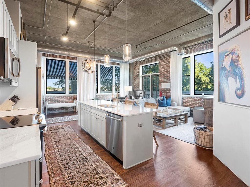2 bedroom, 2 bathroom, 1,358 sq ft condominium for sale at 3180 Mathieson Drive 506, Atlanta, GA 30305 — photo 5