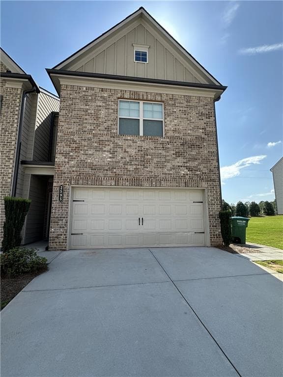 3 bedroom, 3 bathroom, 1,928 sq ft townhouse for sale at 2595 Norwich Trace, Snellville, GA 30078