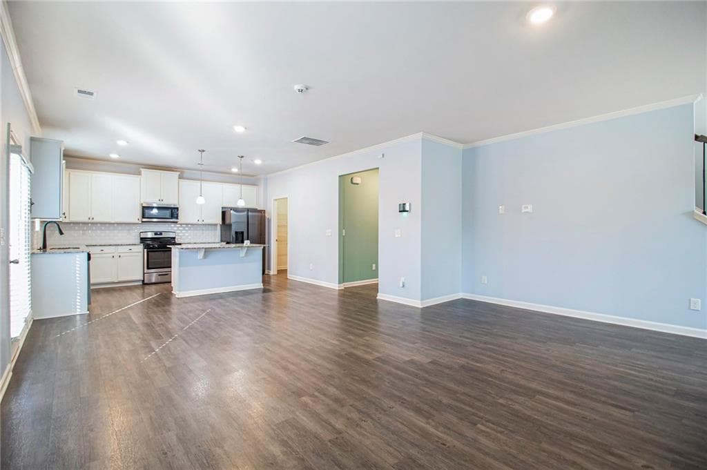 5 bedroom, 3 bathroom, 2,910 sq ft single family residence for rent at 1083 Shadow Glen Drive, Fairburn, GA 30213 for $2,850 a month — photo 6