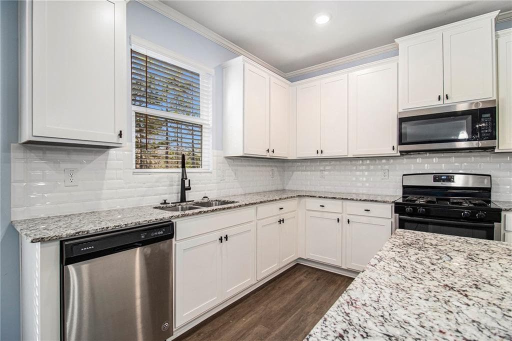 5 bedroom, 3 bathroom, 2,910 sq ft single family residence for rent at 1083 Shadow Glen Drive, Fairburn, GA 30213 for $2,850 a month — photo 9