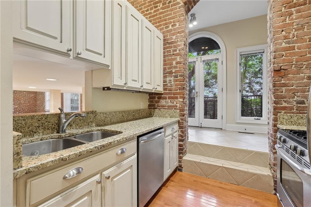 2 bedroom, 3 bathroom, 1,598 sq ft condominium for sale at 2840 Peachtree Road # 108, Atlanta, GA 30305 — photo 7