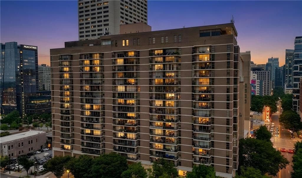2 bedroom, 2 bathroom, 1,288 sq ft condominium for sale at 620 Peachtree Street 1613, Atlanta, GA 30308 — photo 2