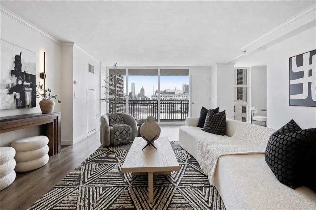 2 bedroom, 2 bathroom, 1,288 sq ft condominium for sale at 620 Peachtree Street 1613, Atlanta, GA 30308 — photo 1 of 57