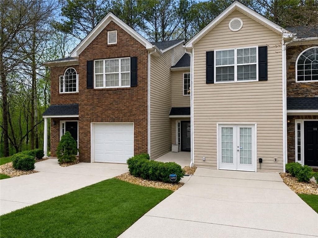 2 bedroom, 3 bathroom, 1,840 sq ft townhouse for sale at 102 Creekwood Drive, Woodstock, GA 30188 — photo 1 of 38