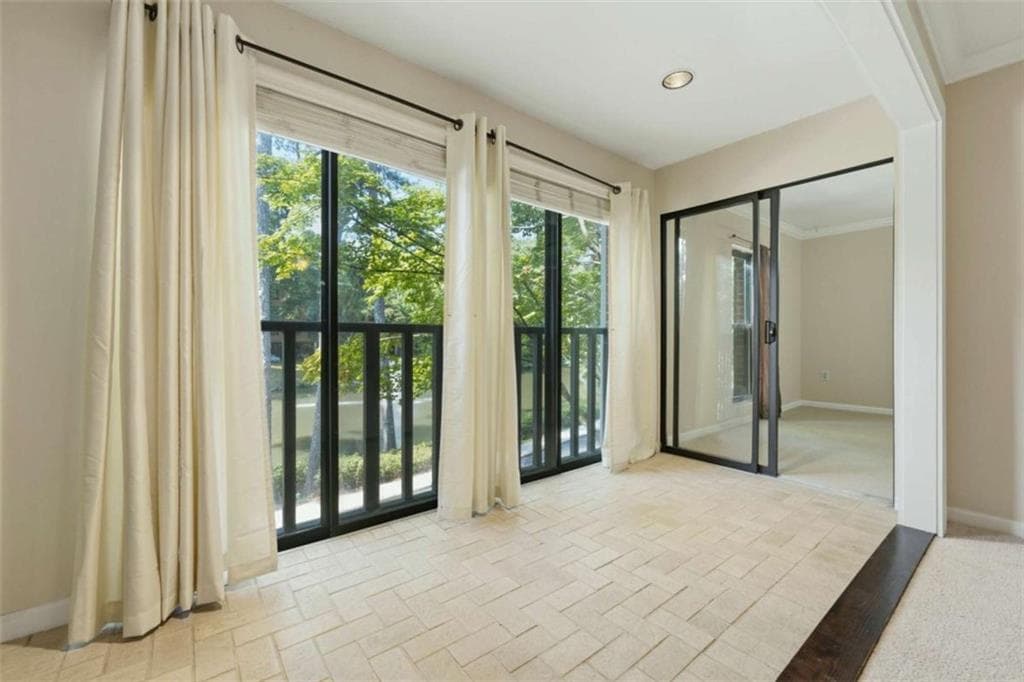 2 bedroom, 2 bathroom, 1,224 sq ft condominium for sale at 23212 Plantation Drive, Atlanta, GA 30324 — photo 1 of 29