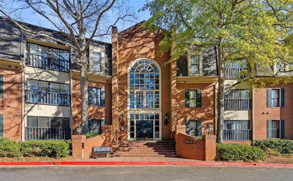 2 bedroom, 2 bathroom, 1,224 sq ft condominium for sale at 23212 Plantation Drive, Atlanta, GA 30324 — photo 2