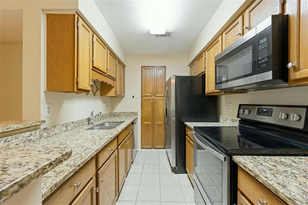 2 bedroom, 2 bathroom, 1,224 sq ft condominium for sale at 23212 Plantation Drive, Atlanta, GA 30324 — photo 6