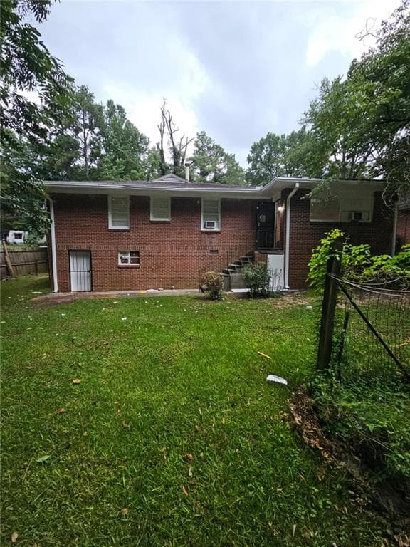 3 bedroom, 1 bathroom, 1,282 sq ft single family residence for sale at 465 Pegg Road, Atlanta, GA 30315 — photo 7