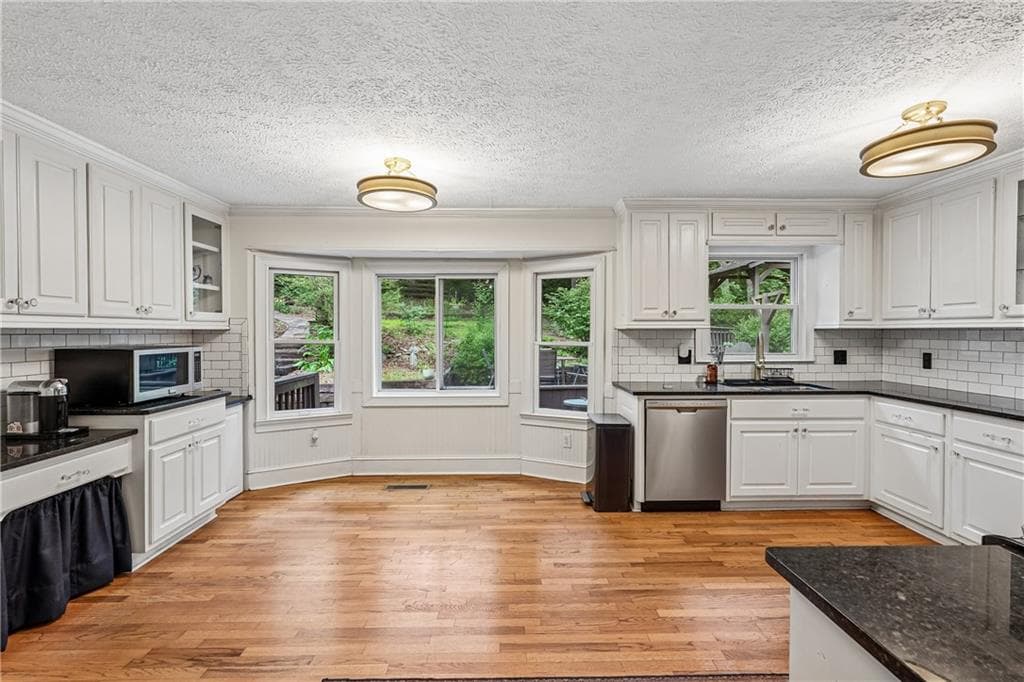 4 bedroom, 4 bathroom, 2,952 sq ft single family residence for sale at 3743 Sawanee Drive, Marietta, GA 30062 — photo 7