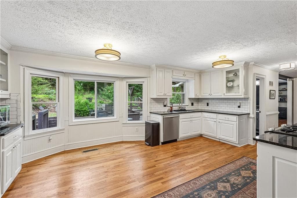 4 bedroom, 4 bathroom, 2,952 sq ft single family residence for sale at 3743 Sawanee Drive, Marietta, GA 30062 — photo 8