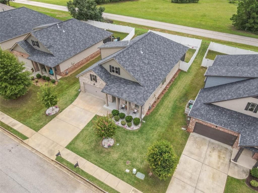 3 bedroom, 2 bathroom, 2,299 sq ft single family residence for sale at 531 Carleton Place, Locust Grove, GA 30248 — photo 2