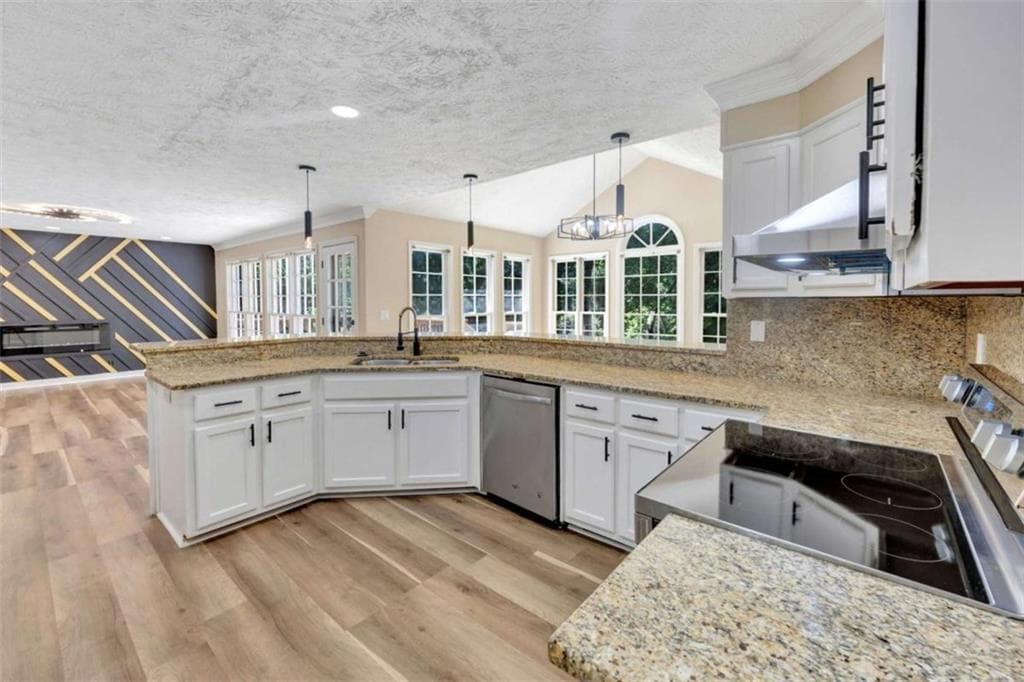 6 bedroom, 4 bathroom, 3,374 sq ft single family residence for sale at 1412 Crooked Tree Circle, Stone Mountain, GA 30088 — photo 8