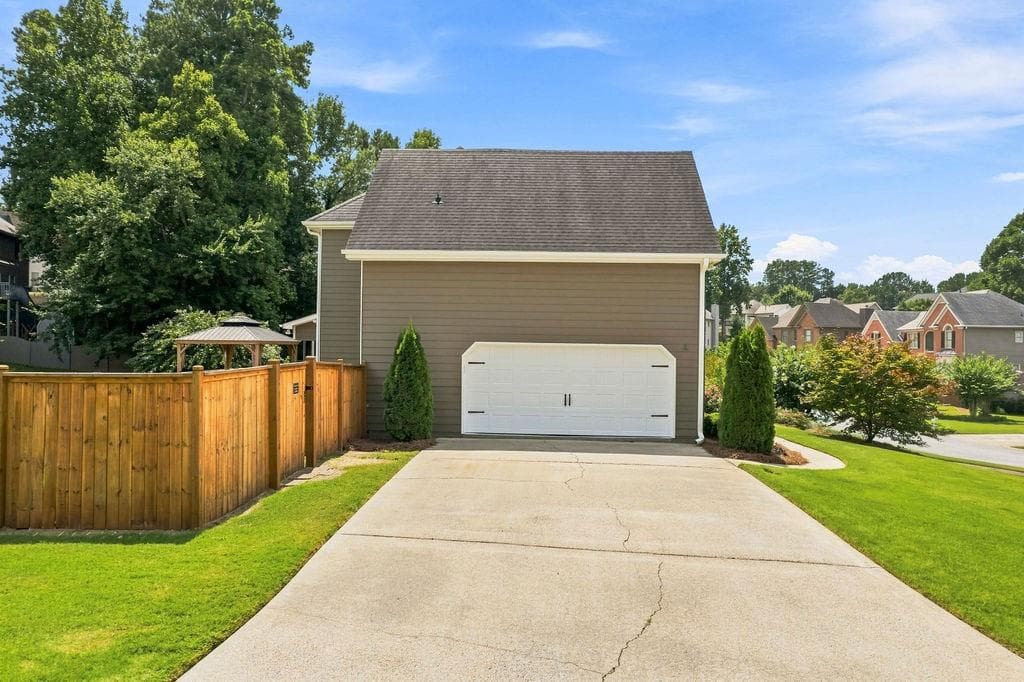 4 bedroom, 4 bathroom, 3,243 sq ft single family residence under contract at 2469 Arcadia Drive, Acworth, GA 30101 — photo 2