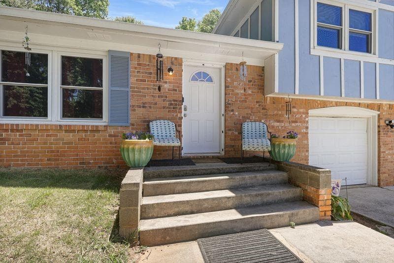 3 bedroom, 2 bathroom, 1,654 sq ft single family residence for sale at 4364 Housworth Drive, Lithonia, GA 30038 — photo 2