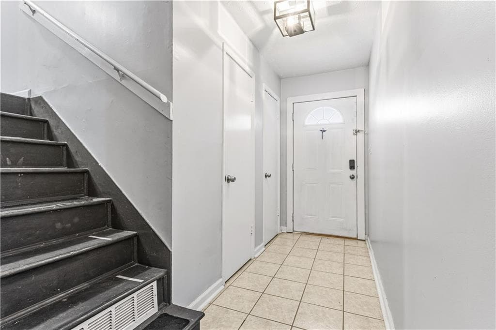 3 bedroom, 2 bathroom, 1,654 sq ft single family residence for sale at 4364 Housworth Drive, Lithonia, GA 30038 — photo 3