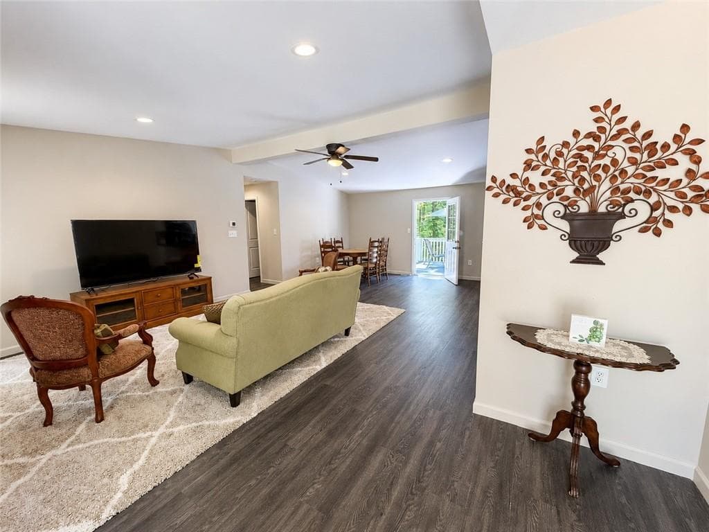 3 bedroom, 2 bathroom, 1,680 sq ft single family residence for rent at 6555 Akins Way, Cumming, GA 30041 for $1,950 a month — photo 2
