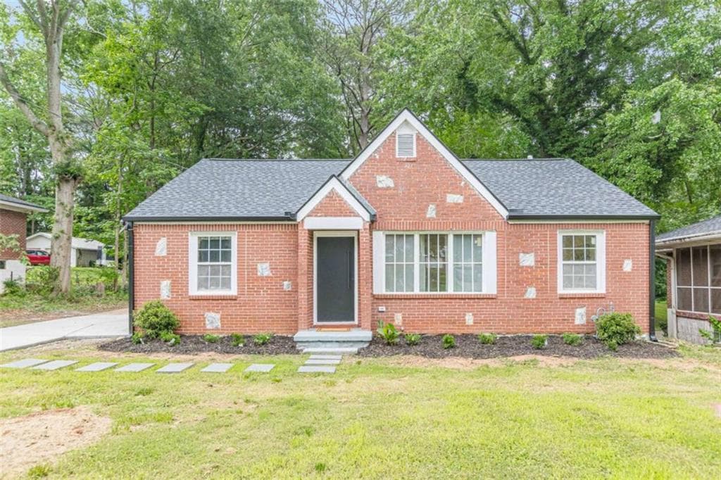 3 bedroom, 3 bathroom, 1,894 sq ft single family residence for sale at 1240 Fayetteville Road, Atlanta, GA 30316 — photo 1 of 39