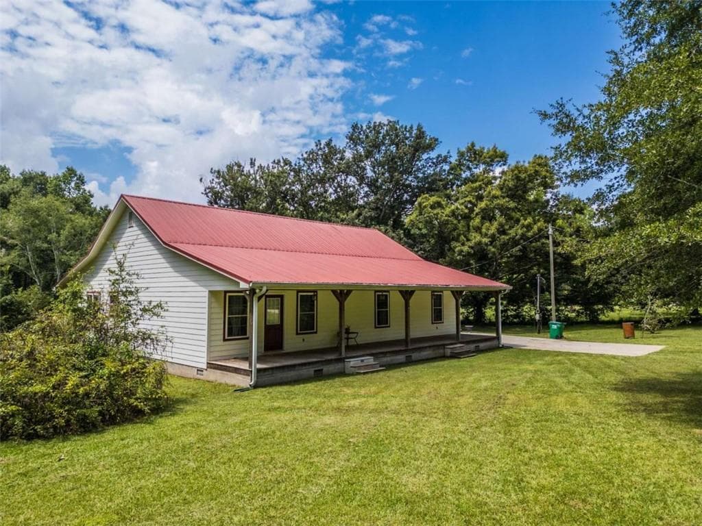 3 bedroom, 2 bathroom, 1,960 sq ft single family residence for sale at 221 Chigger Ridge Road, Carnesville, GA 30521 — photo 6