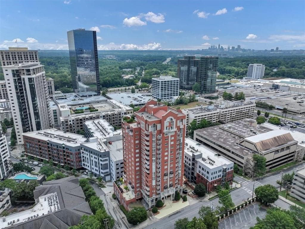 2 bedroom, 2 bathroom, 1,680 sq ft condominium for sale at 3435 Kingsboro Road 1301, Atlanta, GA 30326 — photo 5