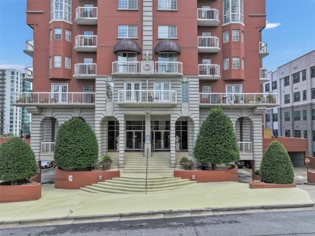 2 bedroom, 2 bathroom, 1,680 sq ft condominium for sale at 3435 Kingsboro Road 1301, Atlanta, GA 30326 — photo 6