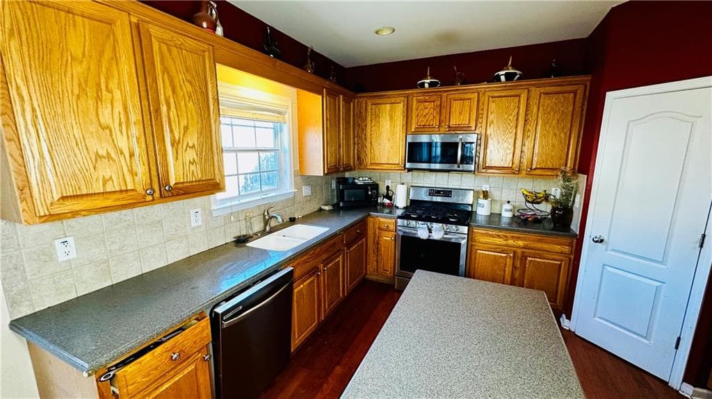 4 bedroom, 3 bathroom, 3,026 sq ft single family residence for sale at 3301 Kessock Ridge Trail, Snellville, GA 30039 — photo 7