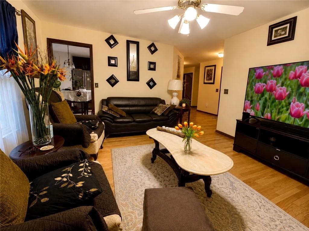 6 bedroom, 4 bathroom, 3,272 sq ft single family residence for sale at 530 Oxford Crest Court, Lawrenceville, GA 30043 — photo 2