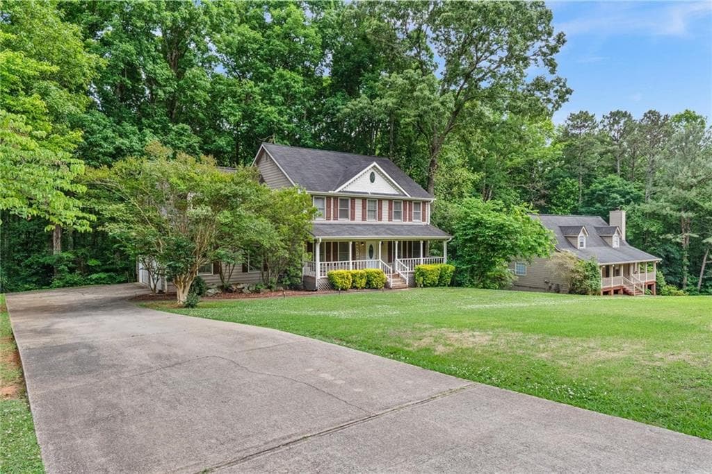 4 bedroom, 4 bathroom, 2,868 sq ft single family residence for sale at 165 Hayes Circle, Rex, GA 30273 — photo 3