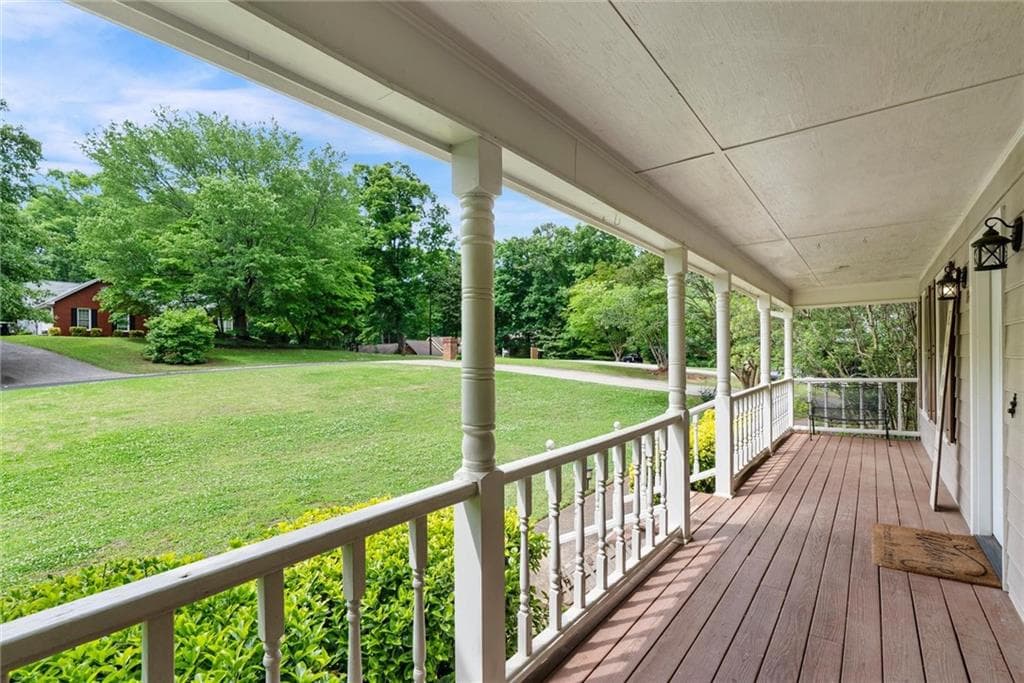 4 bedroom, 4 bathroom, 2,868 sq ft single family residence for sale at 165 Hayes Circle, Rex, GA 30273 — photo 4