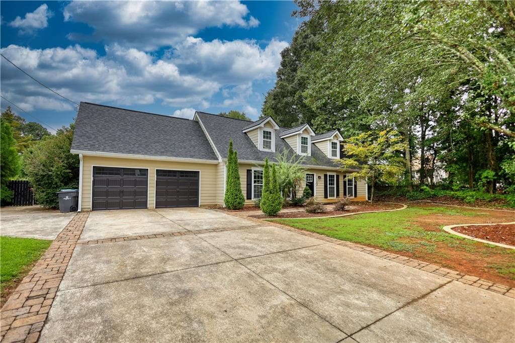 4 bedroom, 3 bathroom, 2,462 sq ft single family residence under contract at 123 The Esplanade Way, Loganville, GA 30052 — photo 2