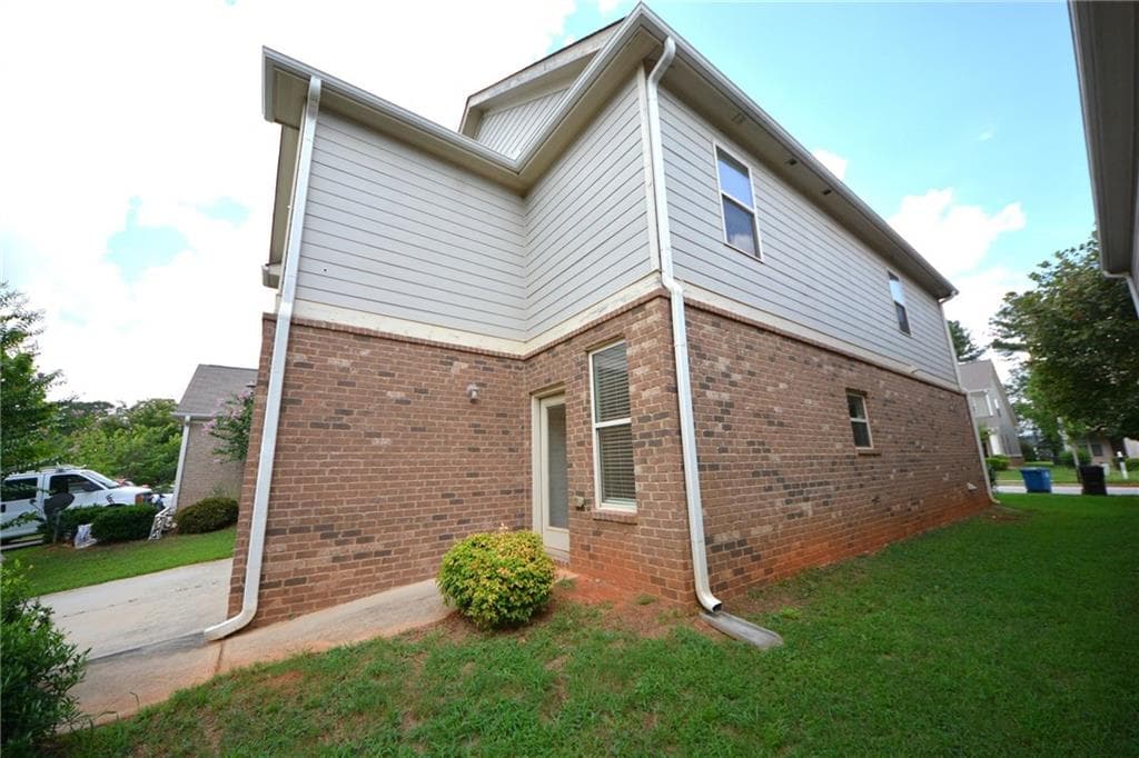 4 bedroom, 3 bathroom, 2,163 sq ft single family residence for sale at 167 Daisy Circle, Mcdonough, GA 30252 — photo 2