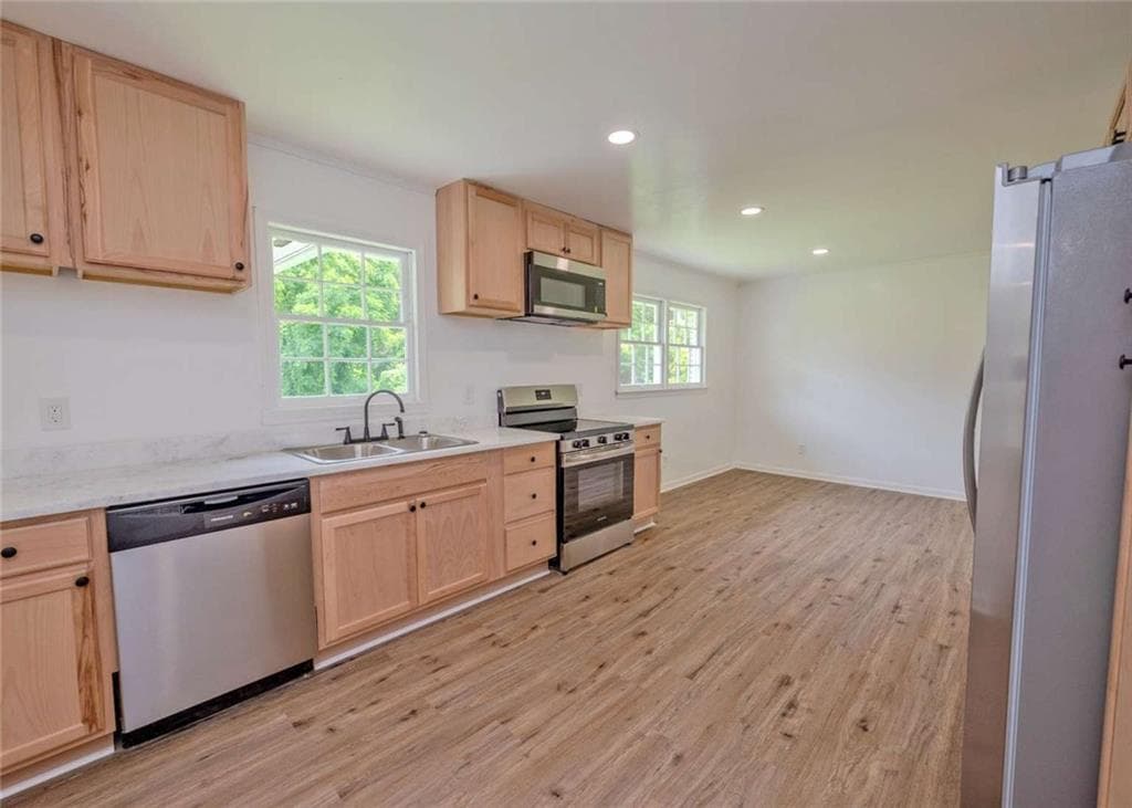 4 bedroom, 2 bathroom, 2,071 sq ft single family residence under contract at 13 Brown Street, Toccoa, GA 30577 — photo 2