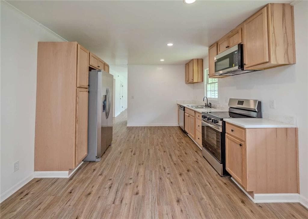 4 bedroom, 2 bathroom, 2,071 sq ft single family residence under contract at 13 Brown Street, Toccoa, GA 30577 — photo 3