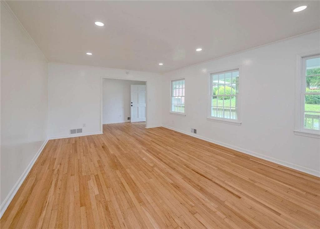 4 bedroom, 2 bathroom, 2,071 sq ft single family residence under contract at 13 Brown Street, Toccoa, GA 30577 — photo 9