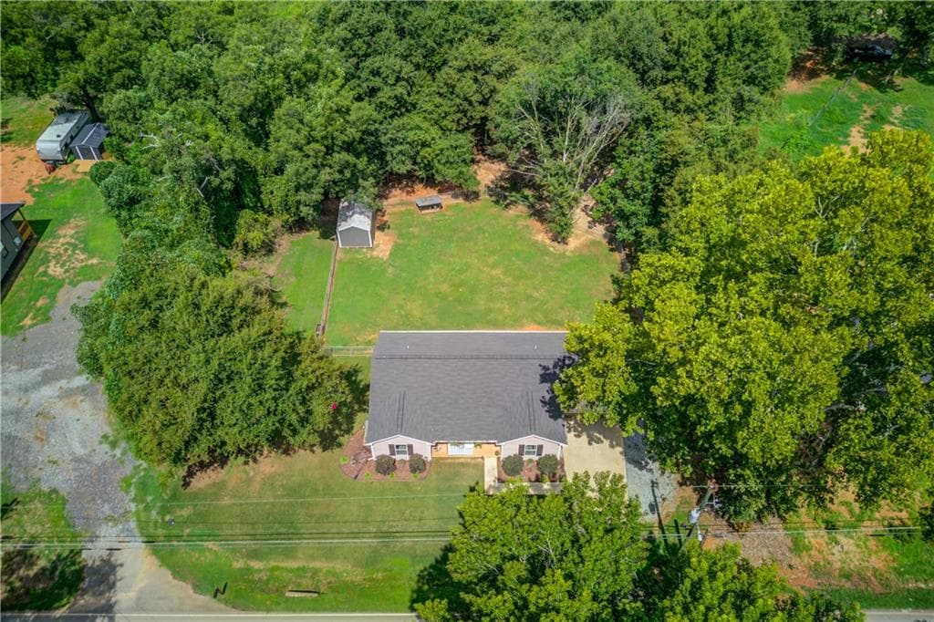 3 bedroom, 2 bathroom, 1,411 sq ft single family residence for sale at 418 Starrs Bridge Road, Canon, GA 30520 — photo 2
