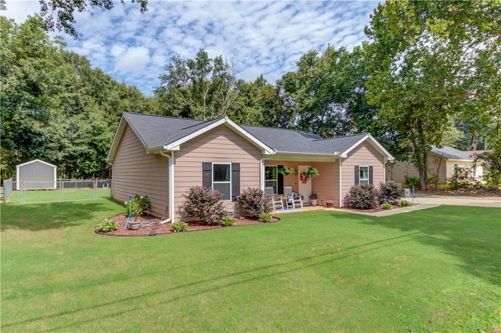 3 bedroom, 2 bathroom, 1,411 sq ft single family residence for sale at 418 Starrs Bridge Road, Canon, GA 30520 — photo 3