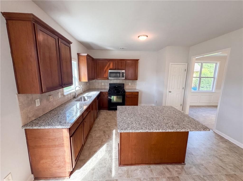 4 bedroom, 3 bathroom, 2,774 sq ft single family residence under contract at 7328 Toccoa Circle, Union City, GA 30291 — photo 7