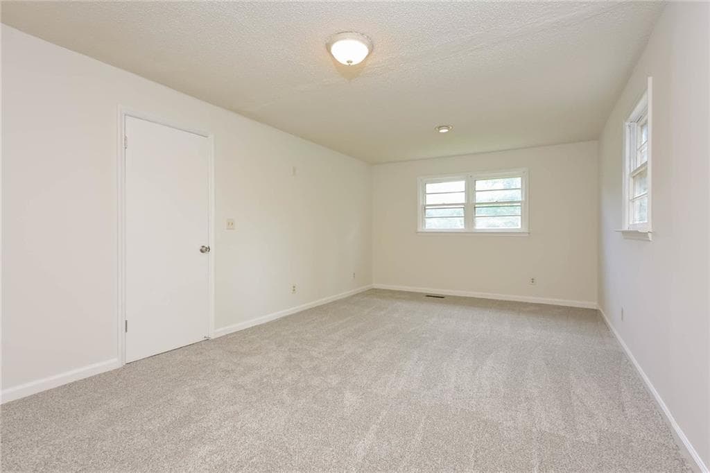 2 bedroom, 2 bathroom, 2,028 sq ft single family residence for sale at 192 Sun Valley Drive, Macon, GA 31211 — photo 4