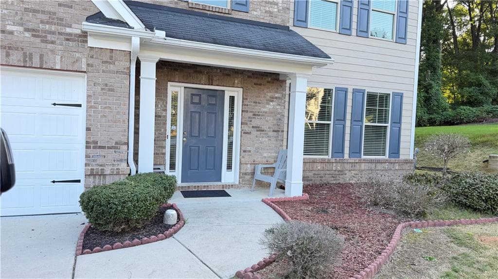 5 bedroom, 3 bathroom, 2,695 sq ft single family residence under contract at 2305 Paces Estates Drive, Lithia Springs, GA 30122 — photo 5