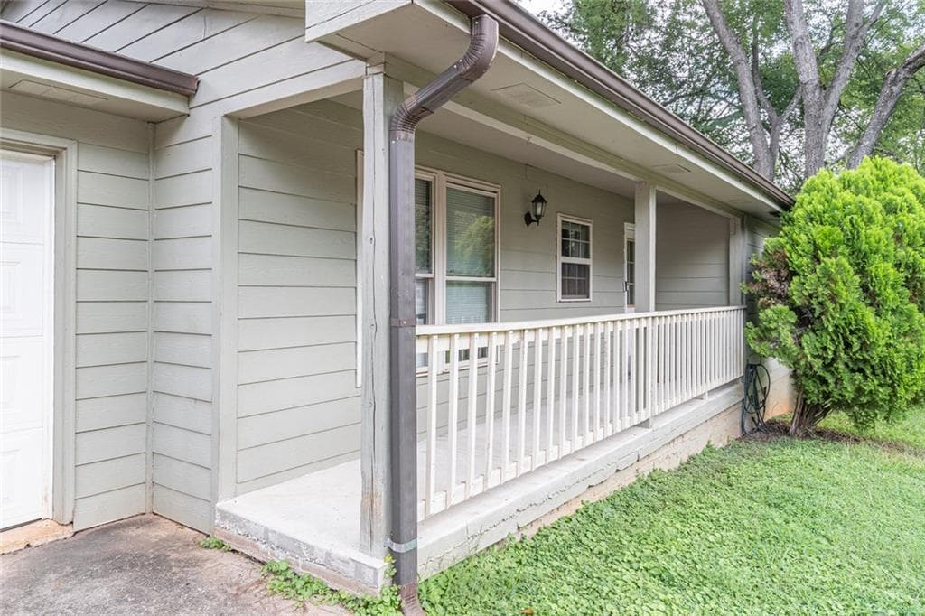 3 bedroom, 2 bathroom, 1,242 sq ft single family residence for sale at 950 Doeskin Drive, Conyers, GA 30012 — photo 4