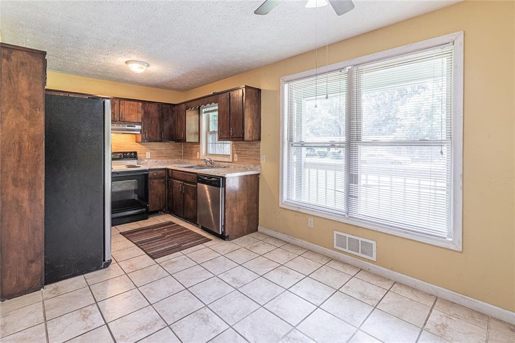 3 bedroom, 2 bathroom, 1,242 sq ft single family residence for sale at 950 Doeskin Drive, Conyers, GA 30012 — photo 8