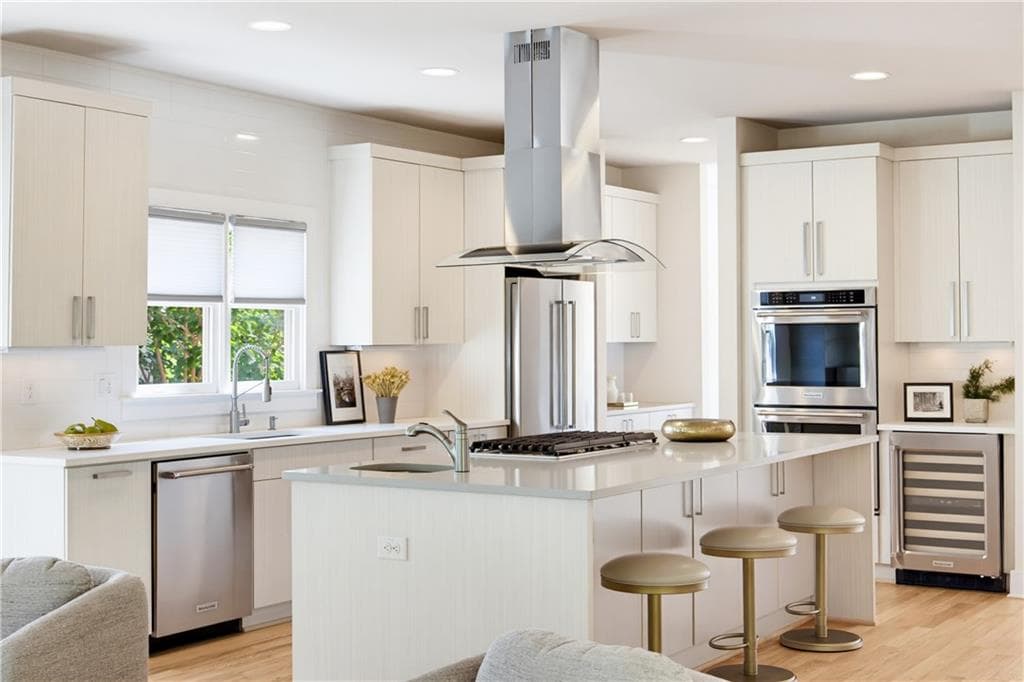 4 bedroom, 4 bathroom, 3,021 sq ft single family residence for sale at 179 Mellrich Avenue, Atlanta, GA 30317 — photo 3